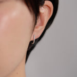 440 Basic Horn ダイヤモンド ピアス 着用イメージ
