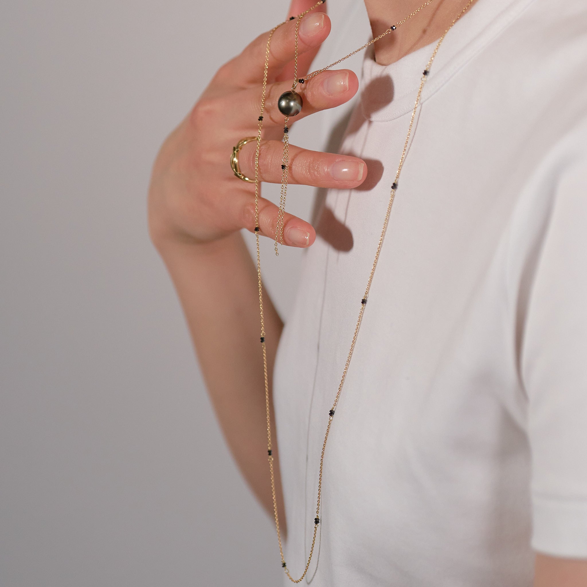 ParVert ブラックダイヤモンド ネックレス 着用 胸元