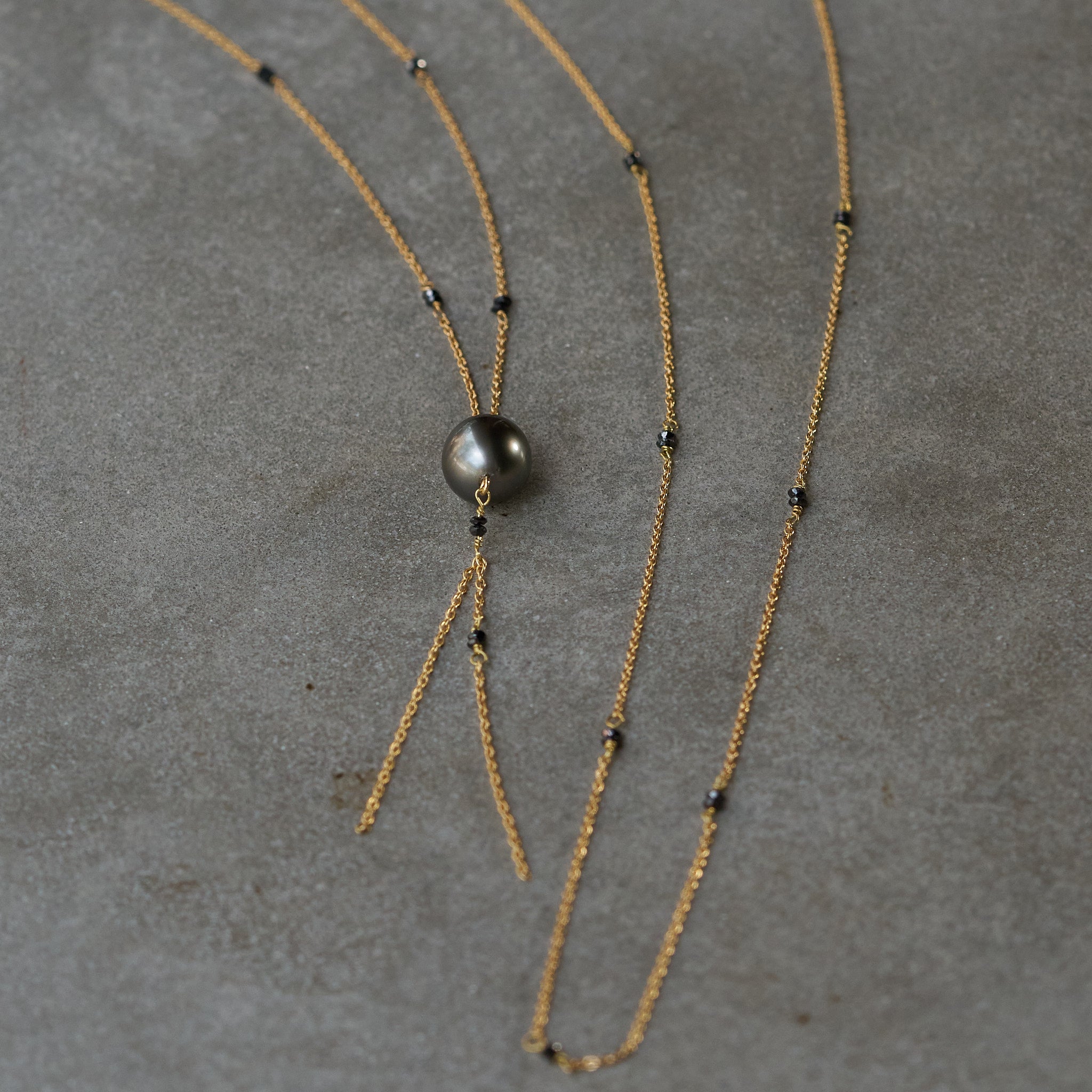 ParVert ブラックダイヤモンド ネックレス 着用 全体