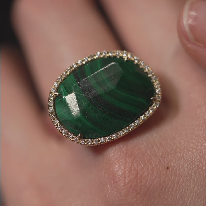 water-lip-emotion-malachite-ring-k18-video-01.mp4